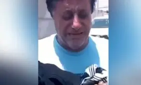 سوزناک ترین فیلم از انفجار بندر عباس/ گریه های جگرسوز پدر افشین افرند هنگام تحویل گرفتن لباس های پسرش/ ویدئو