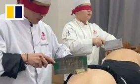 مهارت عجیب خرد کردن سیب زمینی روی کمر!/ ویدئو