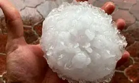 مرگ کودک خردسال بر اثر اصابت سنگ تگرگ/ ویدئو