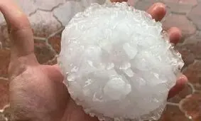 مرگ کودک خردسال بر اثر اصابت سنگ تگرگ/ ویدئو