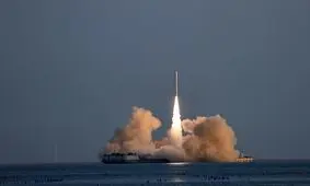 چین یک موشک حامل ۴ ماهواره را از دریا به فضا پرتاب کرد/ ویدئو