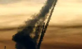 موشکباران تل‌آویو از سمت غزه/ حمله موشکی به پایگاه اسرائیلی از سمت لبنان