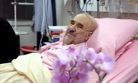 ای ایران خواندن کنار سید محمد خاتمی در بیمارستان/ ویدئو
