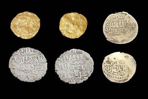 کشف گنج پنهان شده در مصر، سکه های طلا و نقره ارزشمند هزار ساله/ عکس 
