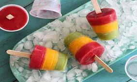 طرز تهیه بستنی یخی میوه‌ای در منزل