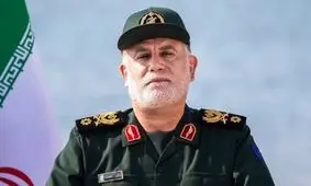 تصویری از چهره غمگین پدر سردار نیفروشان در مراسم تشییع پیکر فرزندش