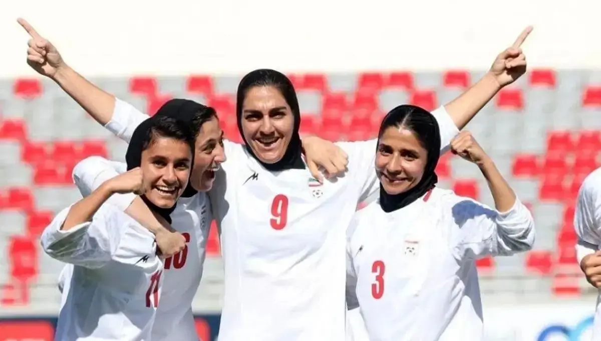 پرسپولیس با دو ملی‌پوش زن قرارداد بست؛ قنبری و خواجوی رسماً به جمع سرخ‌پوشان پیوستند
