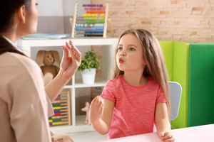 ۵ توصیه کلیدی به والدینی که کودک شان دیر زبان باز می‌کند