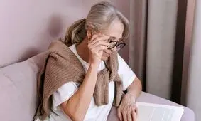 بر اساس یک پژوهش ژاپنی، سفید شدن موها می‌تواند خبر خوبی برای سلامت شما باشد؛ اما چرا؟