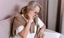 بر اساس یک پژوهش ژاپنی، سفید شدن موها می‌تواند خبر خوبی برای سلامت شما باشد؛ اما چرا؟