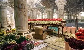 گل آرایی ضریح مطهر امام علی(ع)