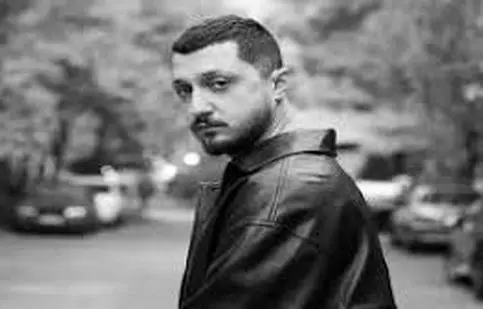 رپر معروف ایرانی در ورزشگاه استمفورد بریج محاصره شد/ ویدئو