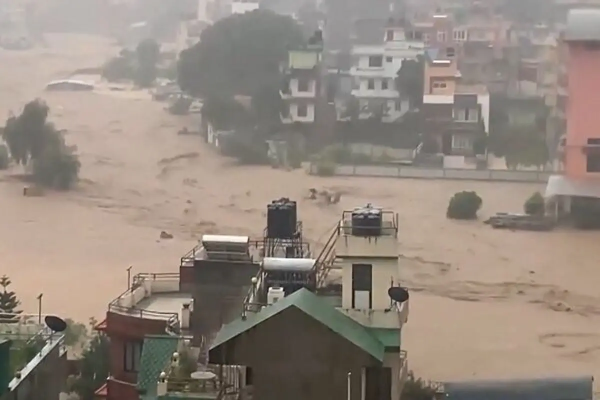 ۶۰ کشته در پی وقوع سیل و رانش زمین در نپال و هند