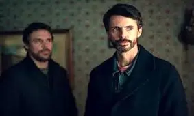 نقد و بررسی سریال «Dept. Q»؛ یک تریلر جنایی تاریک و تماشایی