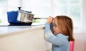 از چه زمانی تنها گذاشتن فرزند در خانه مجاز است؟