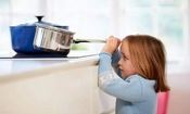از چه زمانی تنها گذاشتن فرزند در خانه مجاز است؟