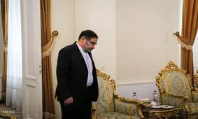 شمخانی و مسئولین نظام پاسخ دهند چطور توانایی حفظ محرم و نامحرمی را در سطح پیرامون و حضور خود ندارند و سایرین را دعوت به حفظ حجاب و حریم ها می‌کنند؟!/ البته او می تواند انتشار فیلم خصوصی خانوادگی اش را پیگیری قضایی کند