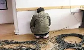 دستگیری یک سارق سیم برق درفلاورجان