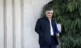 کارنامه رئیس بانک مرکزی / فرزین از همتی عقب ماند