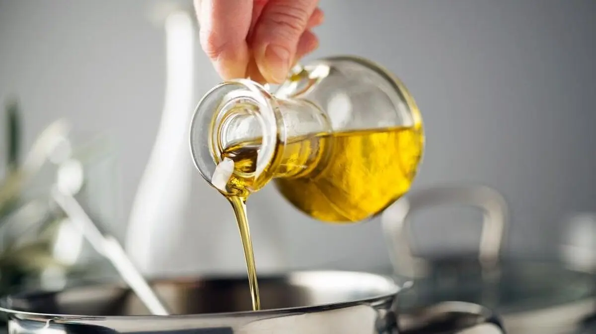 ۵ کاربرد روغن زیتون در تمیز کردن آشپزخانه که نمی‌دانستید