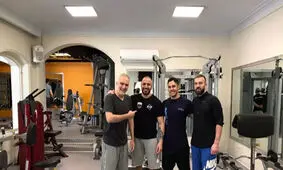 ورزش سخت و عجیب بیژن بنفشه خواه در باشگاه/ ویدئو