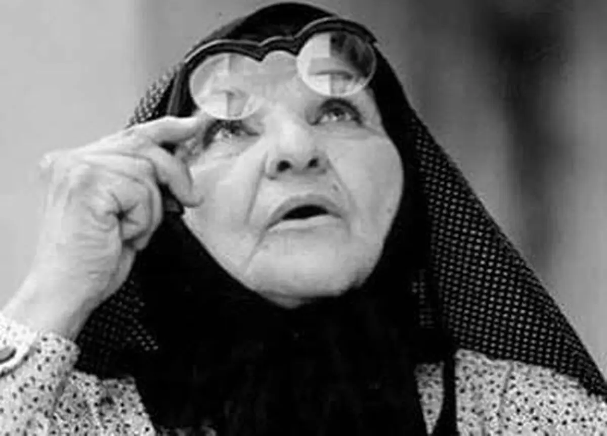 سفر در زمان؛ «پروین سلیمانی» در ایام جوانی و با چادر مشکی؛ دهه 20 