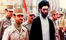 تصاویری ماندگار از حضور رهبر شهید در رزمایش بزرگ ذوالفقار ارتش سال ۷۶/ ویدئو
