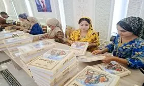 توزیع رایگان شاهنامه بین خانواده‌های تاجیکستان/ تصاویر

