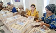 توزیع رایگان شاهنامه بین خانواده‌های تاجیکستان/ تصاویر


