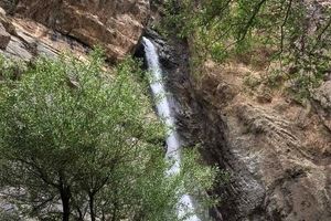 سقوط مرد جوان از آبشار به دلیل عکاسی

