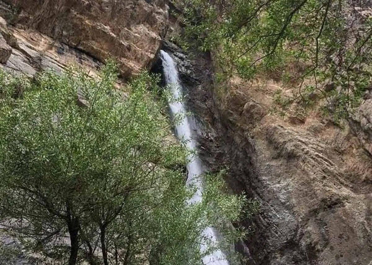 سقوط مرد جوان از آبشار به دلیل عکاسی

