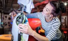 چگونه در عصر هوش مصنوعی شغلی پیدا کنیم؟

