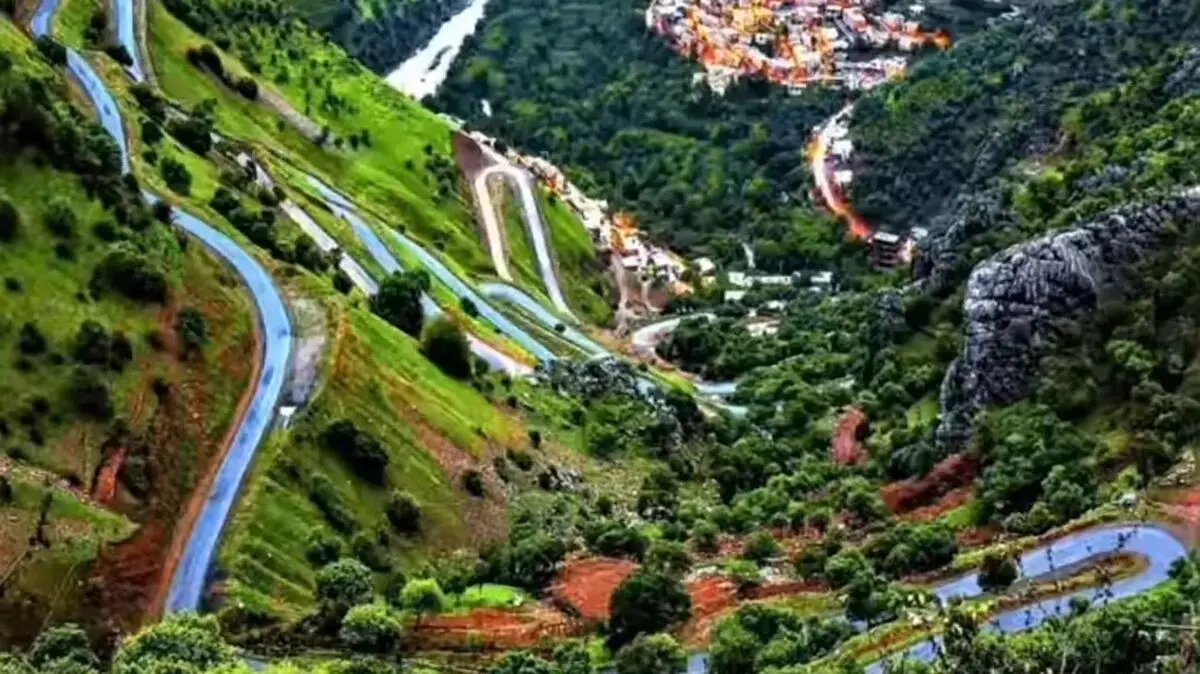 جاده اورامان کجاست ؟