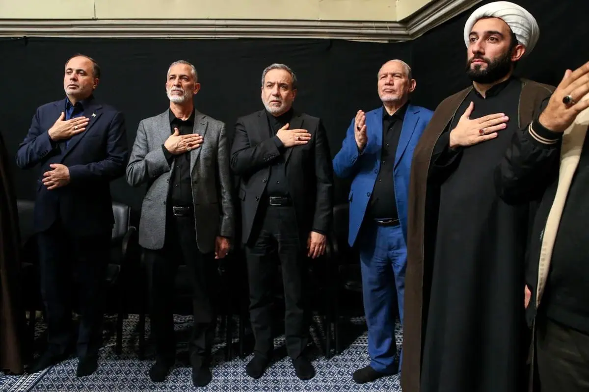 عراقچی در حسینیه امام خمینی؛ حضور دیپلمات ارشد در دومین شب فاطمیه