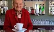 کافه‌دار ۱۰۰ ساله ایتالیایی نشان داده سن واقعا یک عدد است/ ویدئو