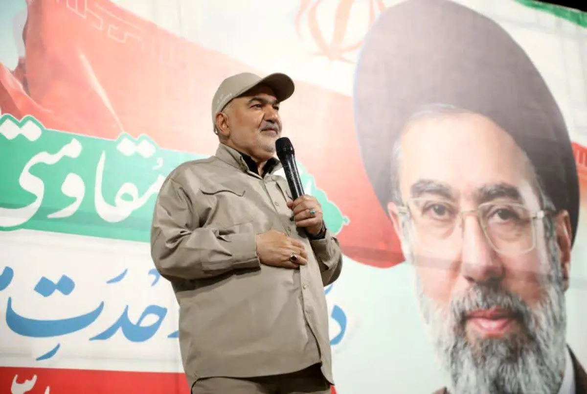 بیعت مردم مقاوم خرمشهر با رهبر انقلاب/ استاندار خوزستان: پیروزی در جنگ ترکیبی با توکل، همبستگی و تبعیت از ولایت محقق می‌شود

