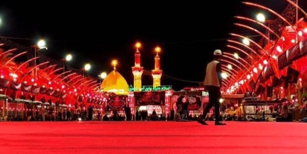 لحظه تعویض پرچم بارگاه حضرت سیدالشهدا (ع) / ویدئو