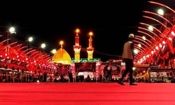 لحظه تعویض پرچم بارگاه حضرت سیدالشهدا (ع) / ویدئو