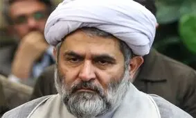 تشرف رئیس سابق سازمان اطلاعات سپاه به حرم مطهر امام رضا(ع)/ عکس