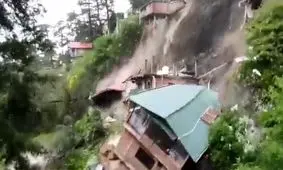 خانه‌ها پس از رانش زمین در هیمالیا فرو ریختند/ ویدئو