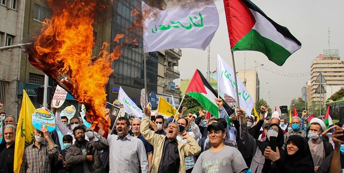 آتش زدن دلار در راهپیمایی روز قدس تهران/ عکس