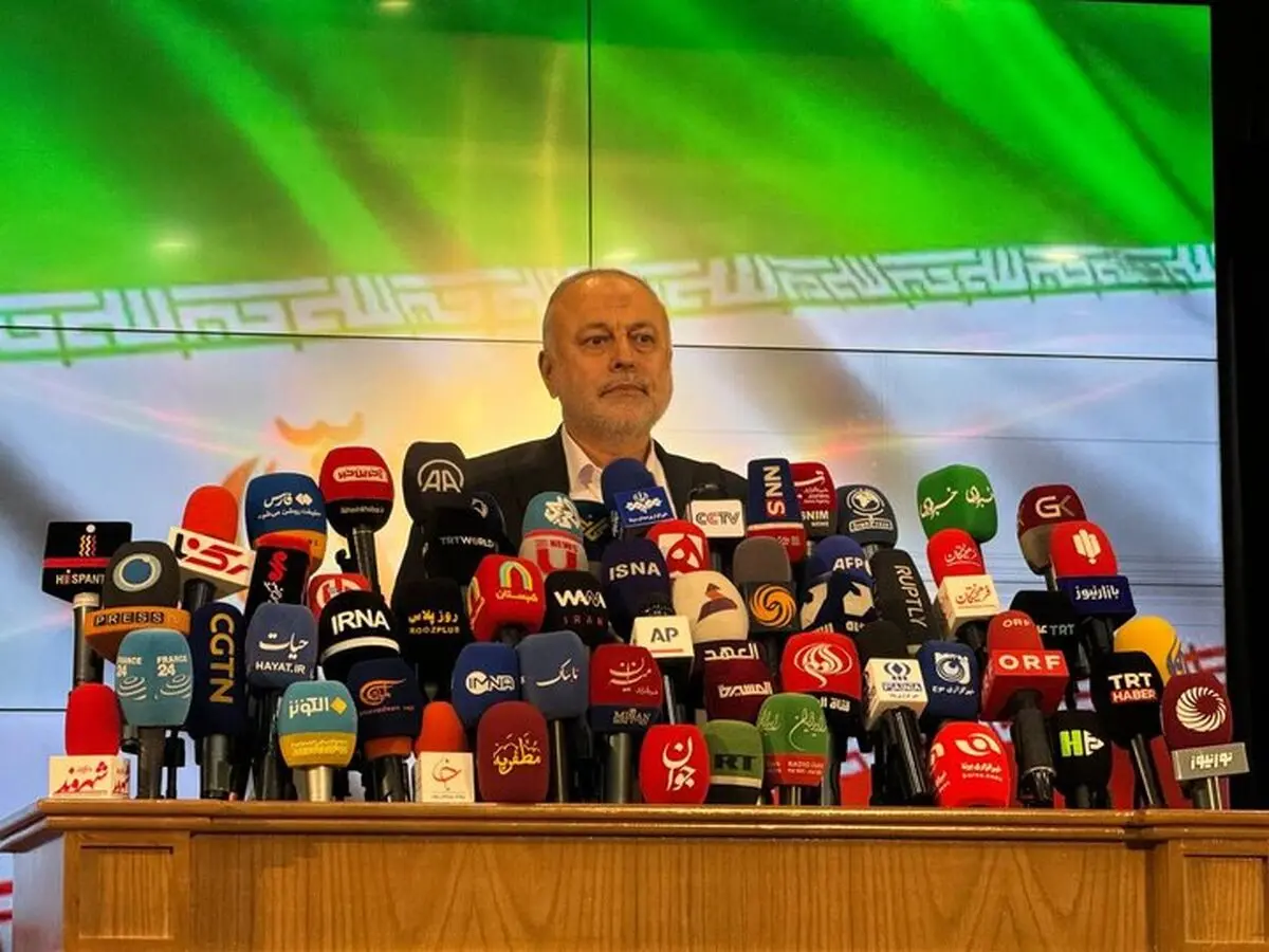 اولویت من در دولت به کارگیری افراد خارج از جریانات سیاسی است/ آنها که بیش از ۳۳ سال قوه مجریه را در اختیار داشتند توقع دارند رئیس جمهور فقید و دولتش در ۳۳ ماه تمام ناکارآمدی‌ها را جبران نمایند

