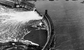 شکستن سد اورسک در روسیه/ ویدئو