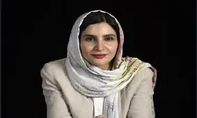 تلاش دختر گلاب آدینه برای اصلاح شیوه حرف زدن/ عکس