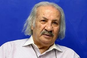 بوسه سعید پیردوست برای مردم از روی تخت بیمارستان/ ویدئو