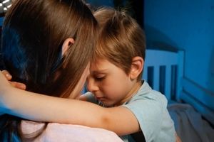 ۶ سوال که هر شب قبل از خواب باید از کودک تان بپرسید