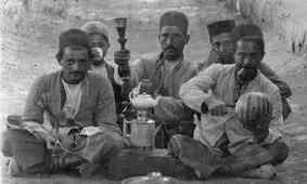 خاطرات دکتر ویلز در ایران عهد قاجار؛ «منظرۀ تهران و آداب قلیان‌کشی در مهمانی»