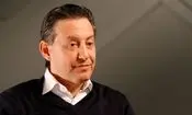 با میلیاردری آشنا شوید که امپراتوری‌اش را با شرط‌بندی روی کسب‌وکارهای خسته‌کننده ساخت