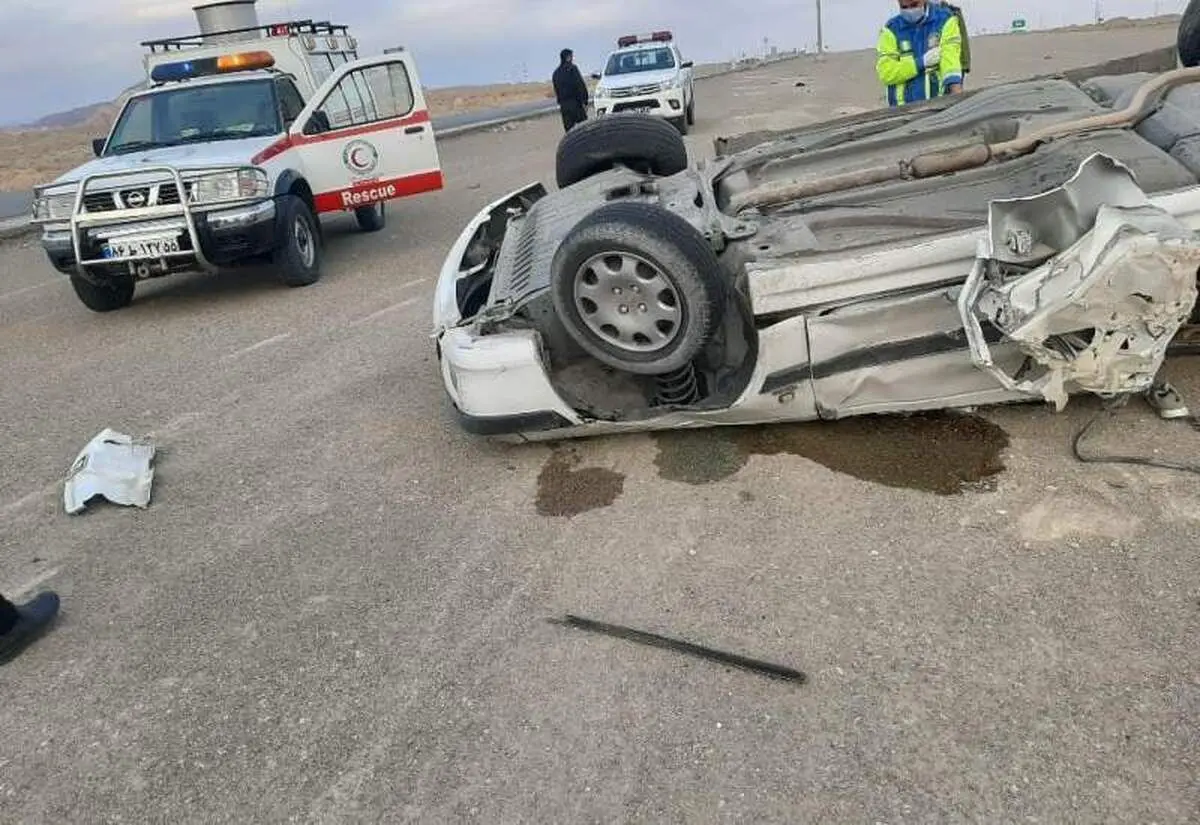 مرگ دلخراش سرنشین پژو با سقوط از خودرو 