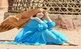 شتر سواری بهنوش طباطبایی در کویر/ تصاویر